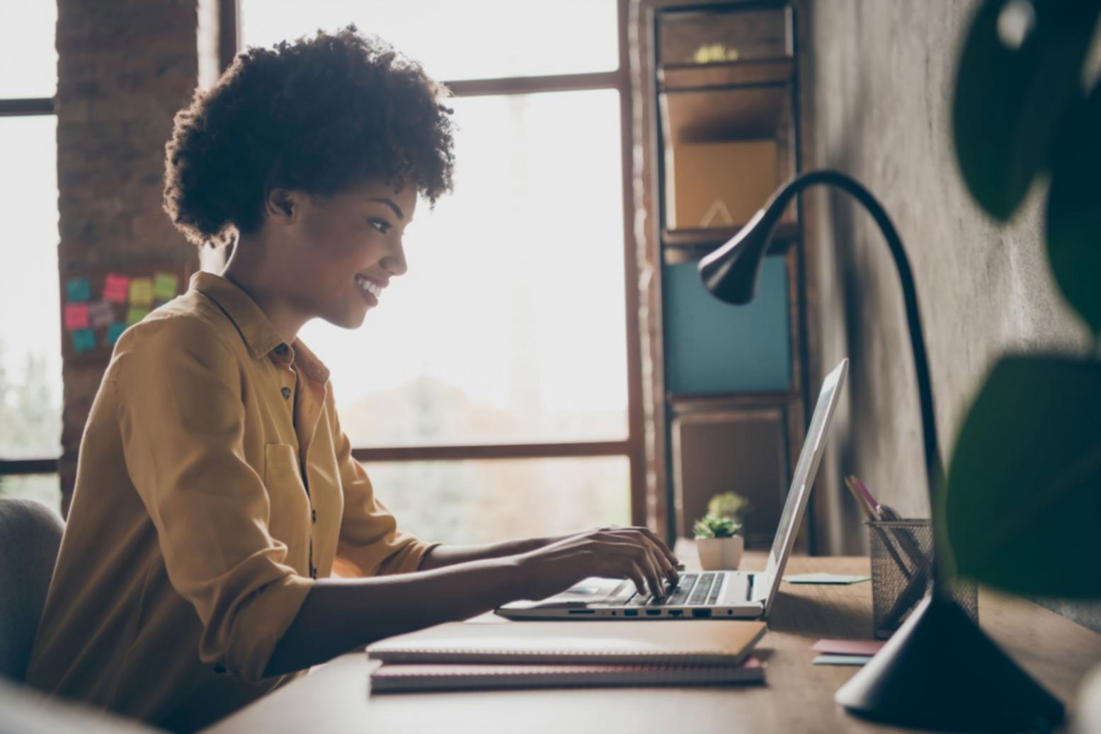 Εκπαιδευτικό περιβάλλον με οικονομικά έγγραφα και πρακτικές ασκήσεις